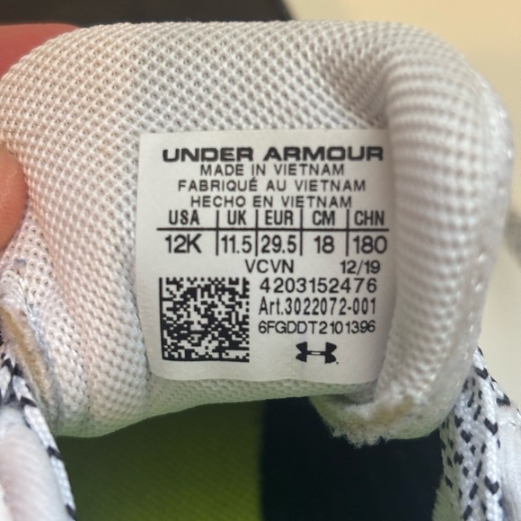 Under Armour Youth Baseball Cleats size 12 - Picture 5 of 10